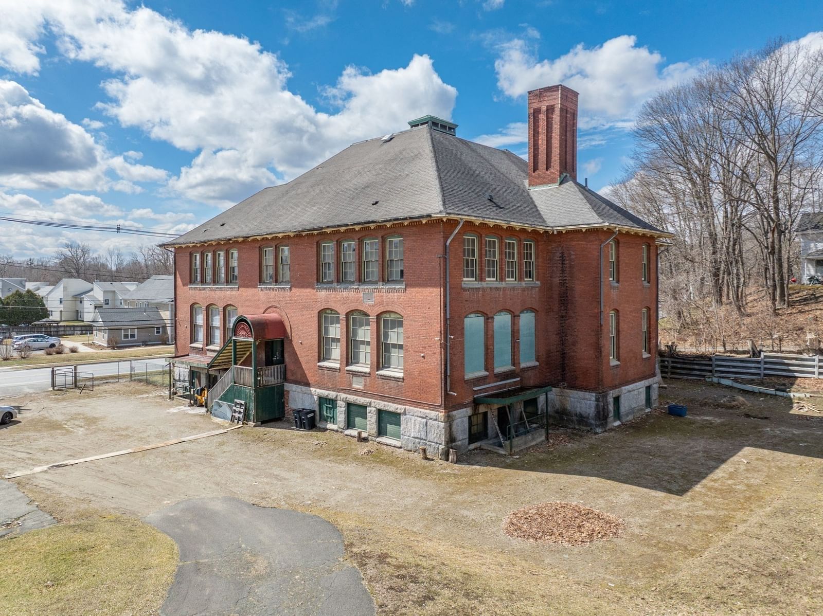 40 Pecks Rd Pittsfield — Photo 4 of 36