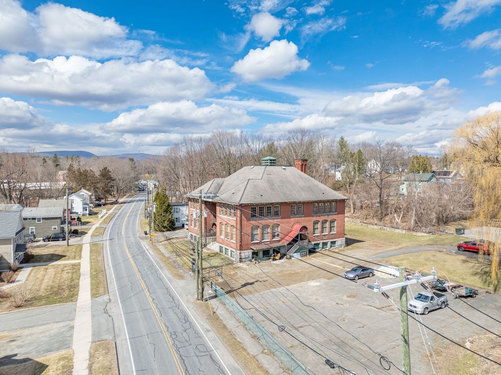 40 Pecks Rd Pittsfield — Photo 6 of 36