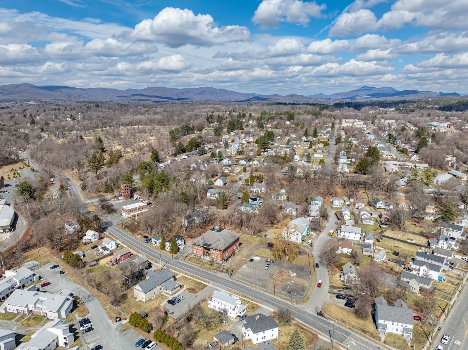 40 Pecks Rd Pittsfield — Photo 9 of 36