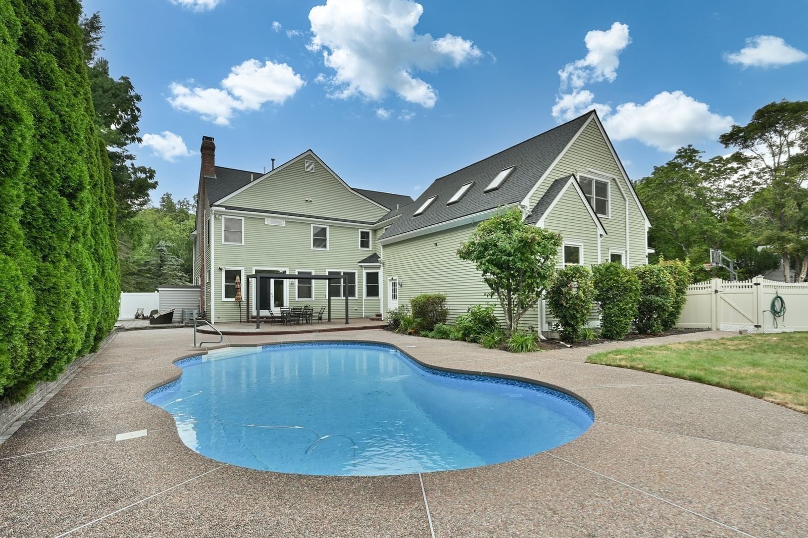 2 Wild Meadow Ln Natick — Photo 31 of 42