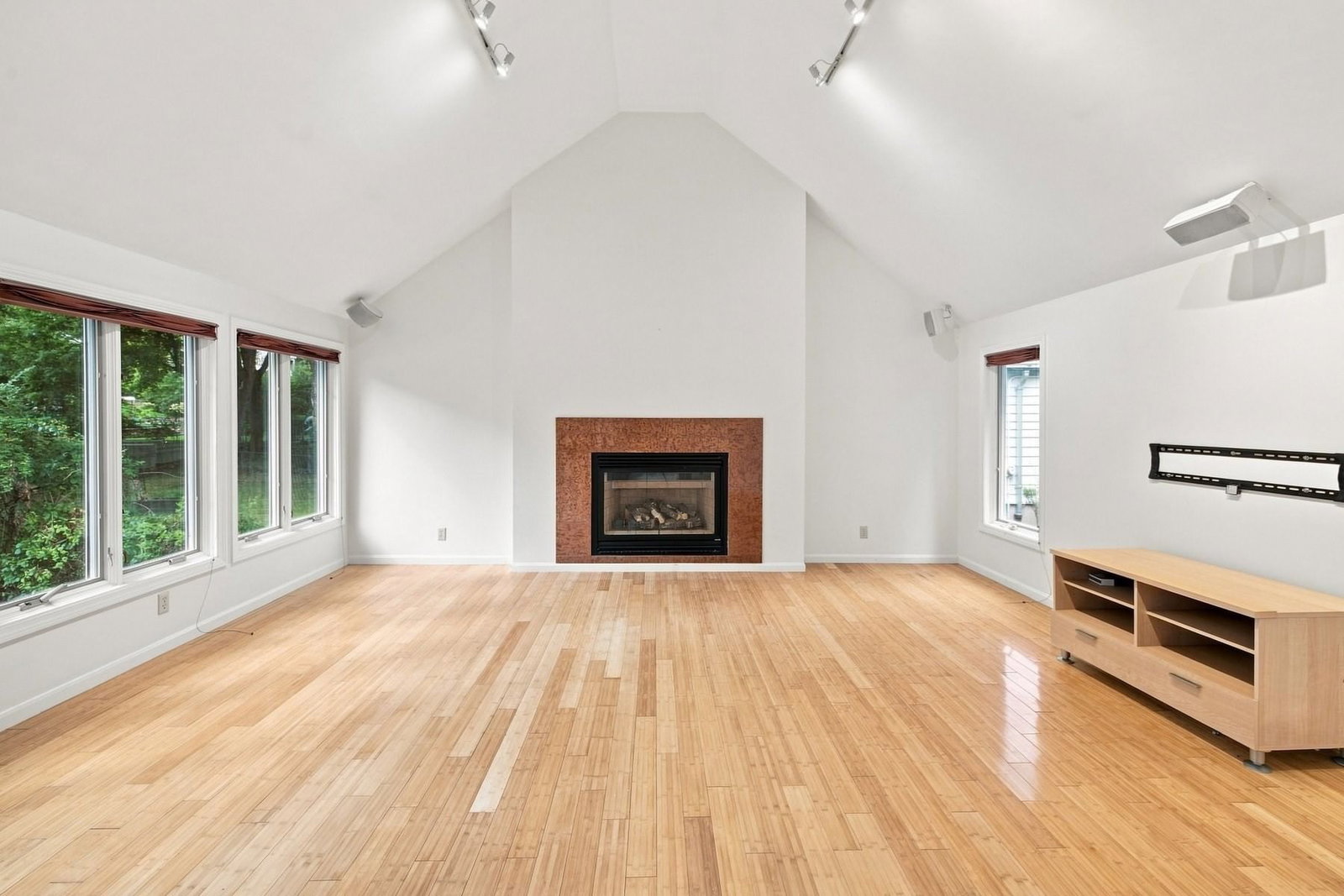 829 Chestnut Newton — Photo 13 of 36