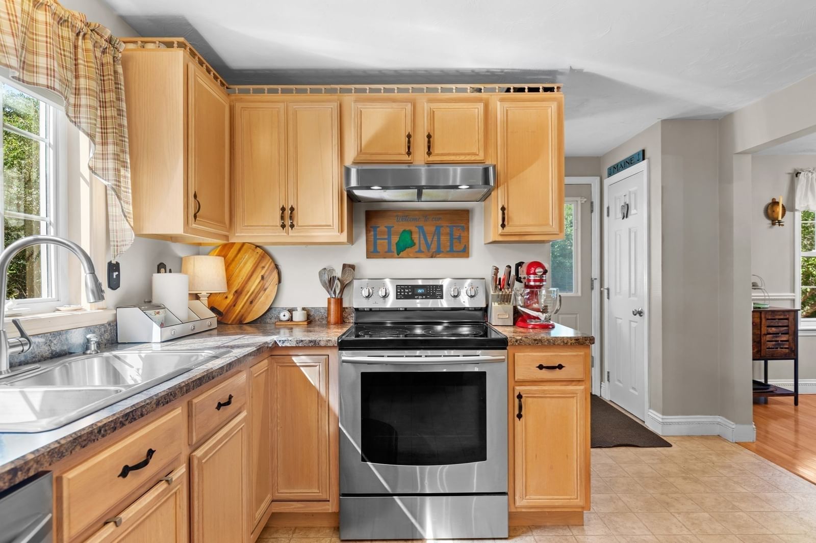 53 Myles Standish Dr Carver — Photo 8 of 39