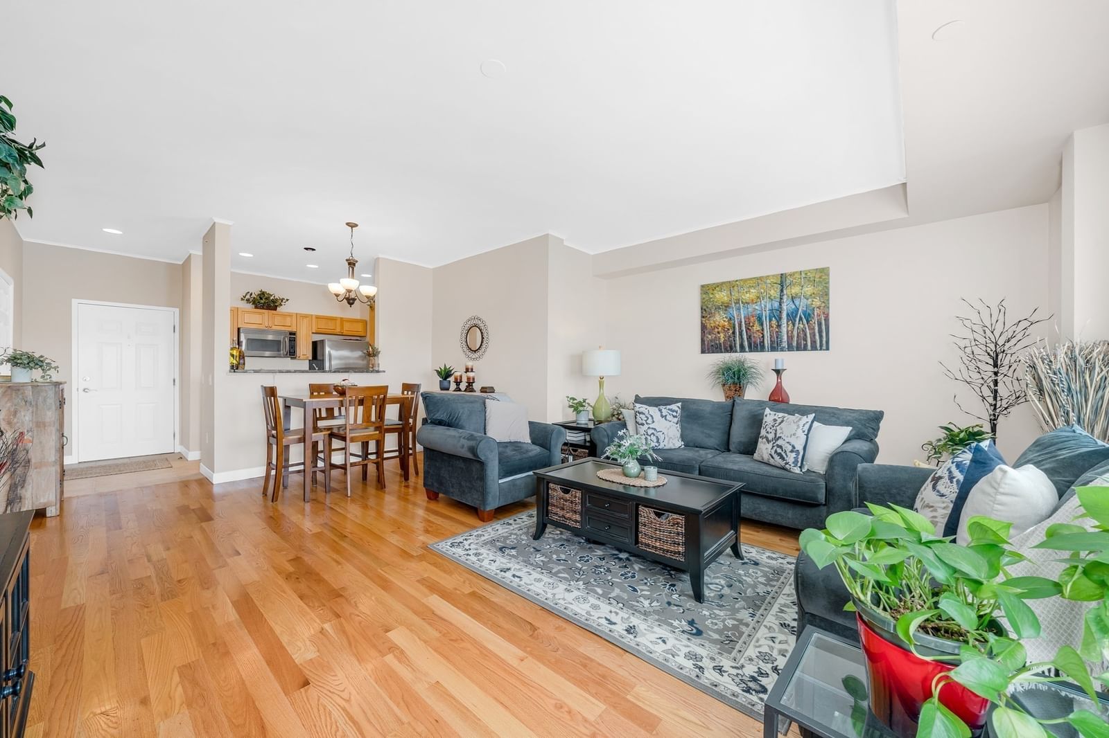 8 Walnut St #418 Peabody — Photo 2 of 37