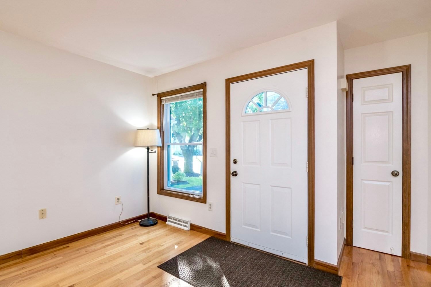 303 Alvord Pl #303 South Hadley — Photo 3 of 27