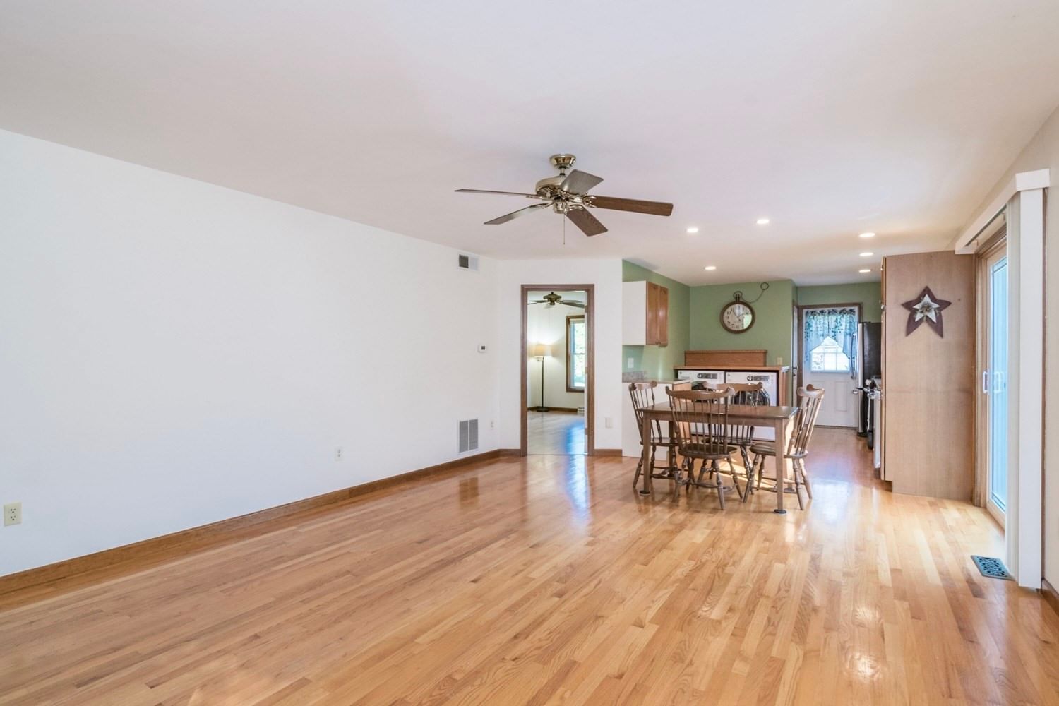 303 Alvord Pl #303 South Hadley — Photo 4 of 27
