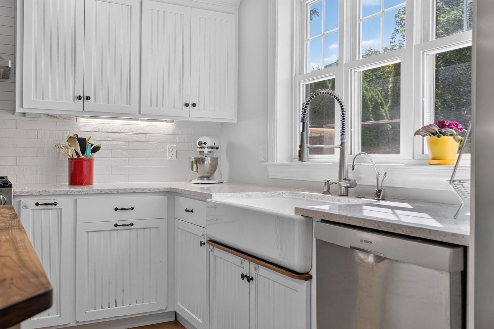 70 Westchester Rd Boston — Photo 9 of 38