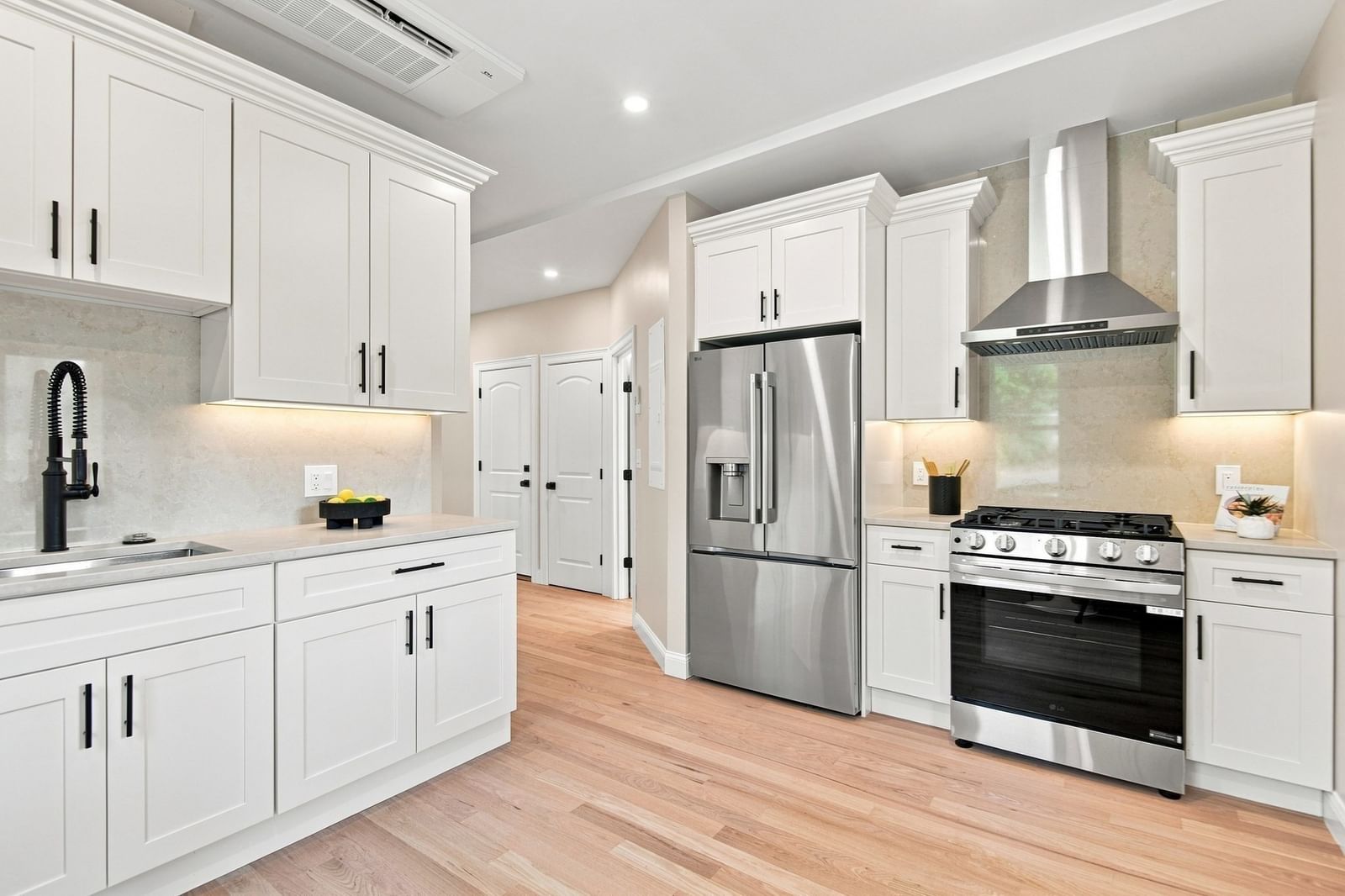 4294 Washington St #2 Boston — Photo 2 of 32