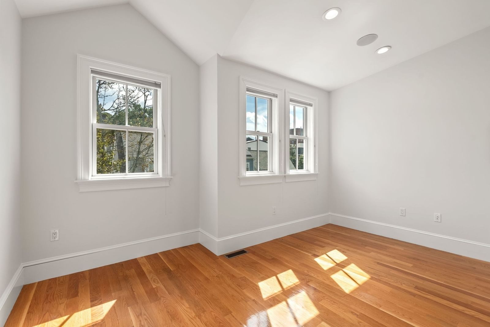 482 E Fourth Street #4 Boston — Photo 13 of 25