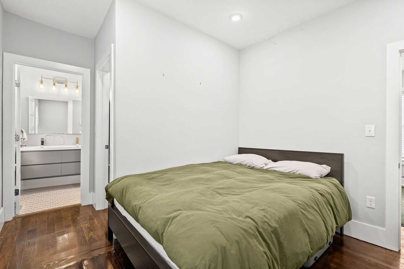 145 Whitfield St #1 Boston — Photo 12 of 38