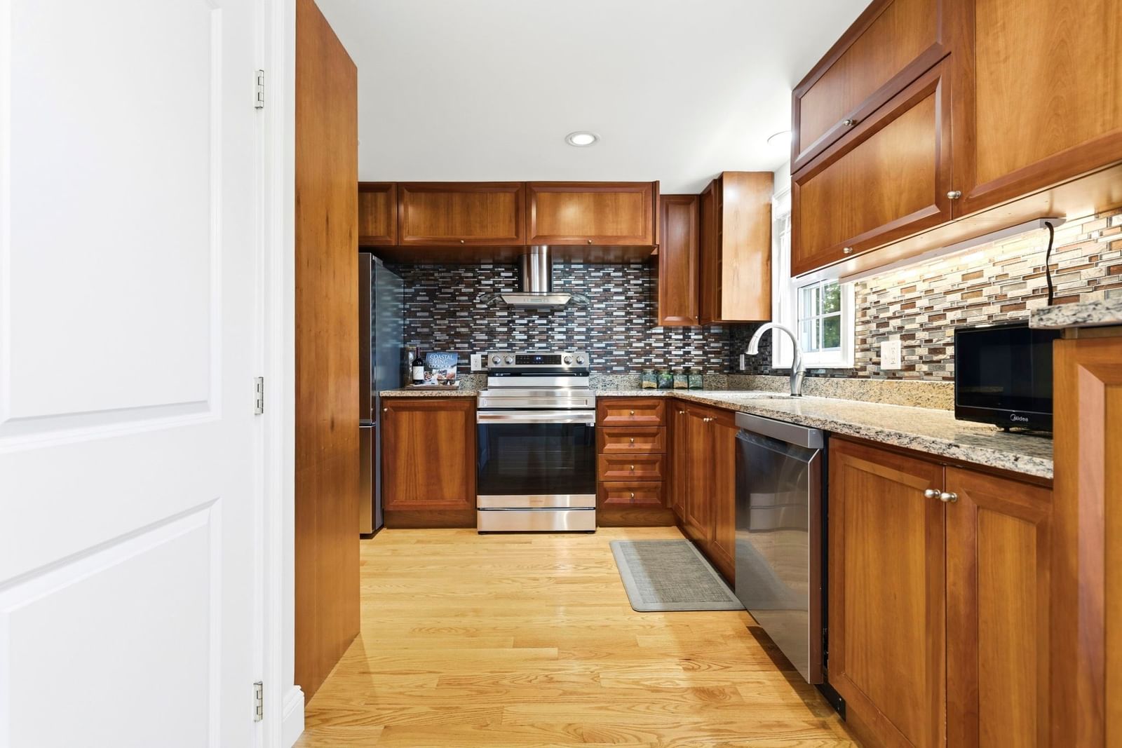 6r Fairview Ave Swampscott — Photo 6 of 38