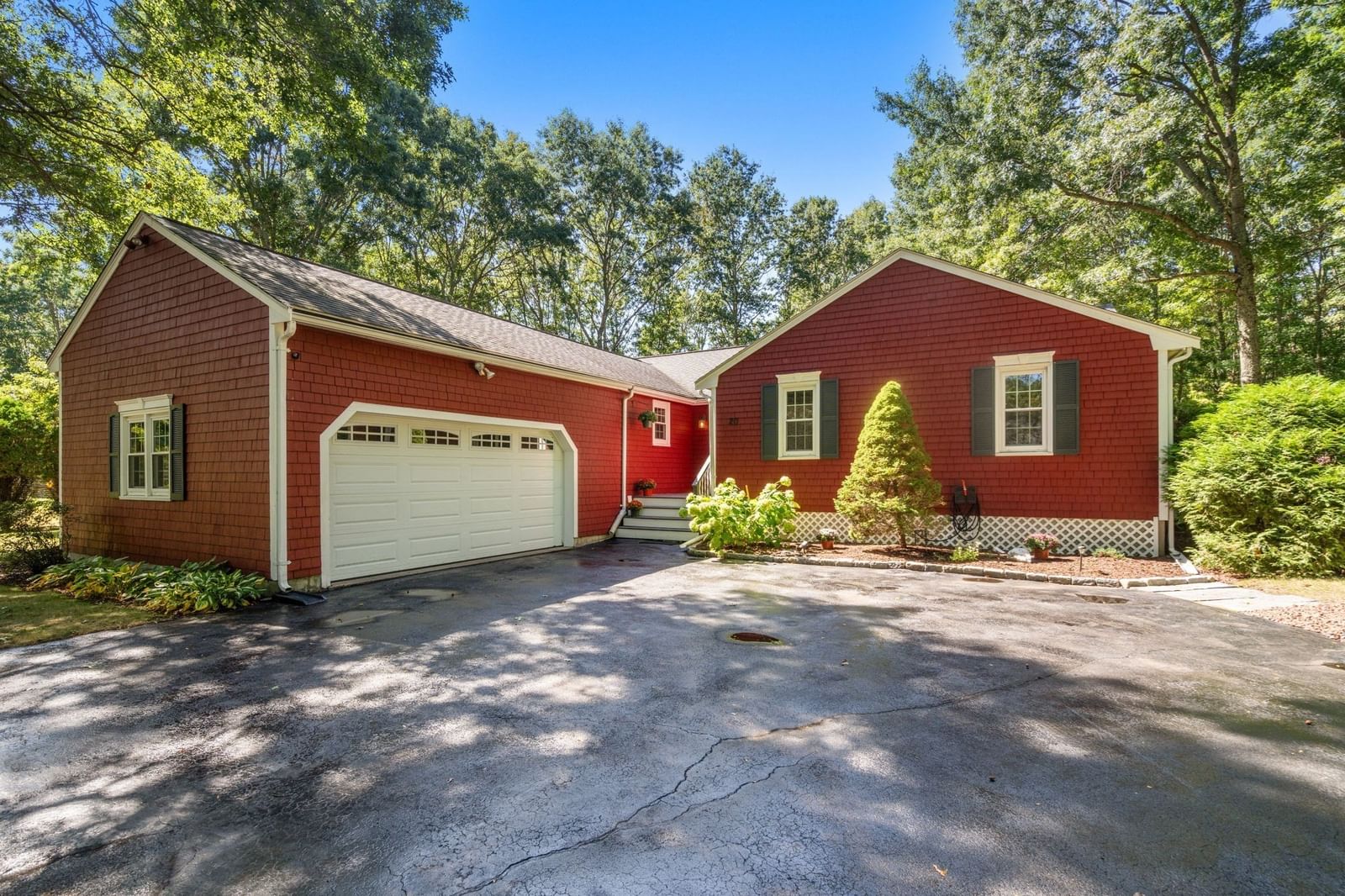 Property at 20 Wexford Dr, Mansfield, MA 02048