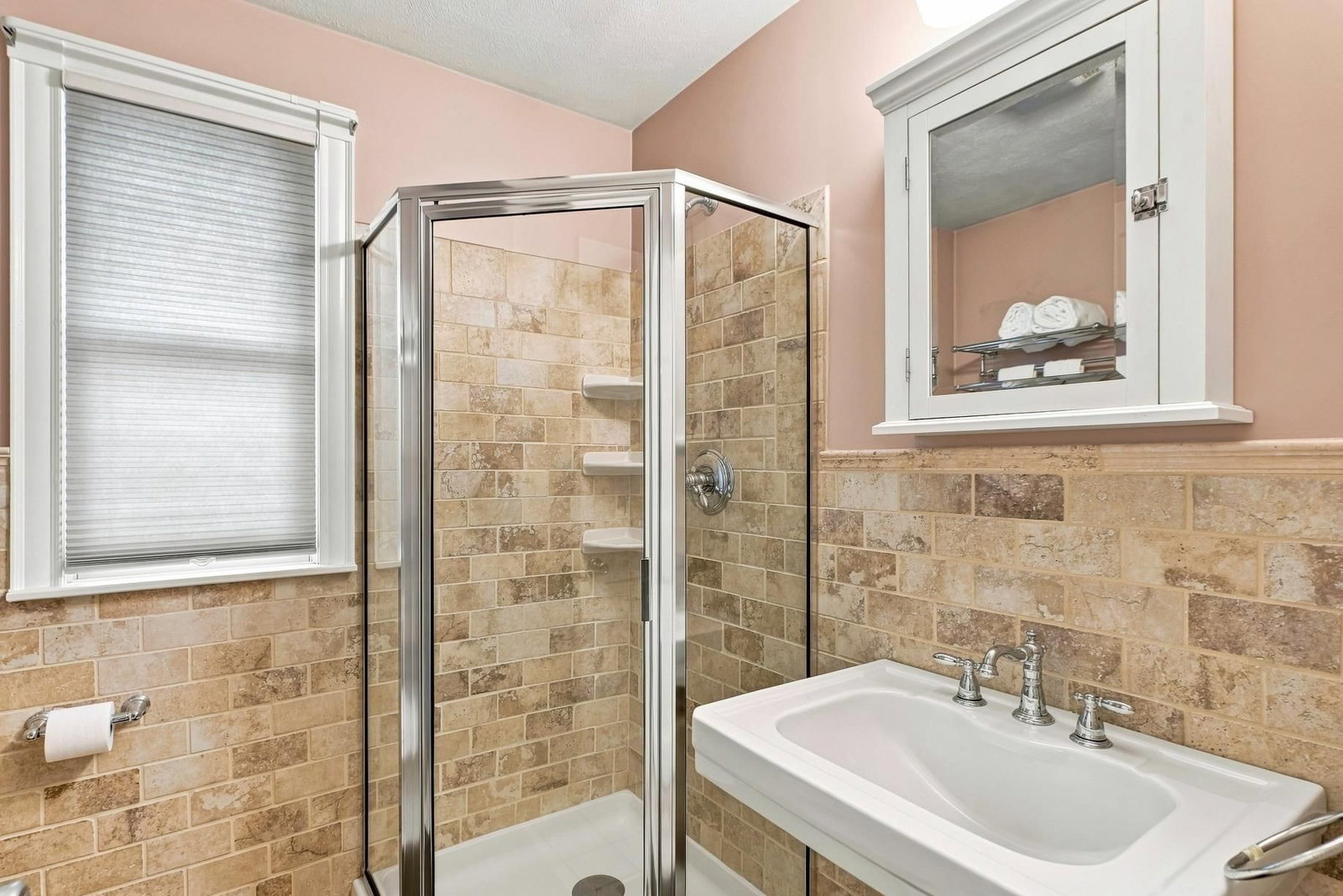 61 Lowell St Reading — Photo 15 of 42