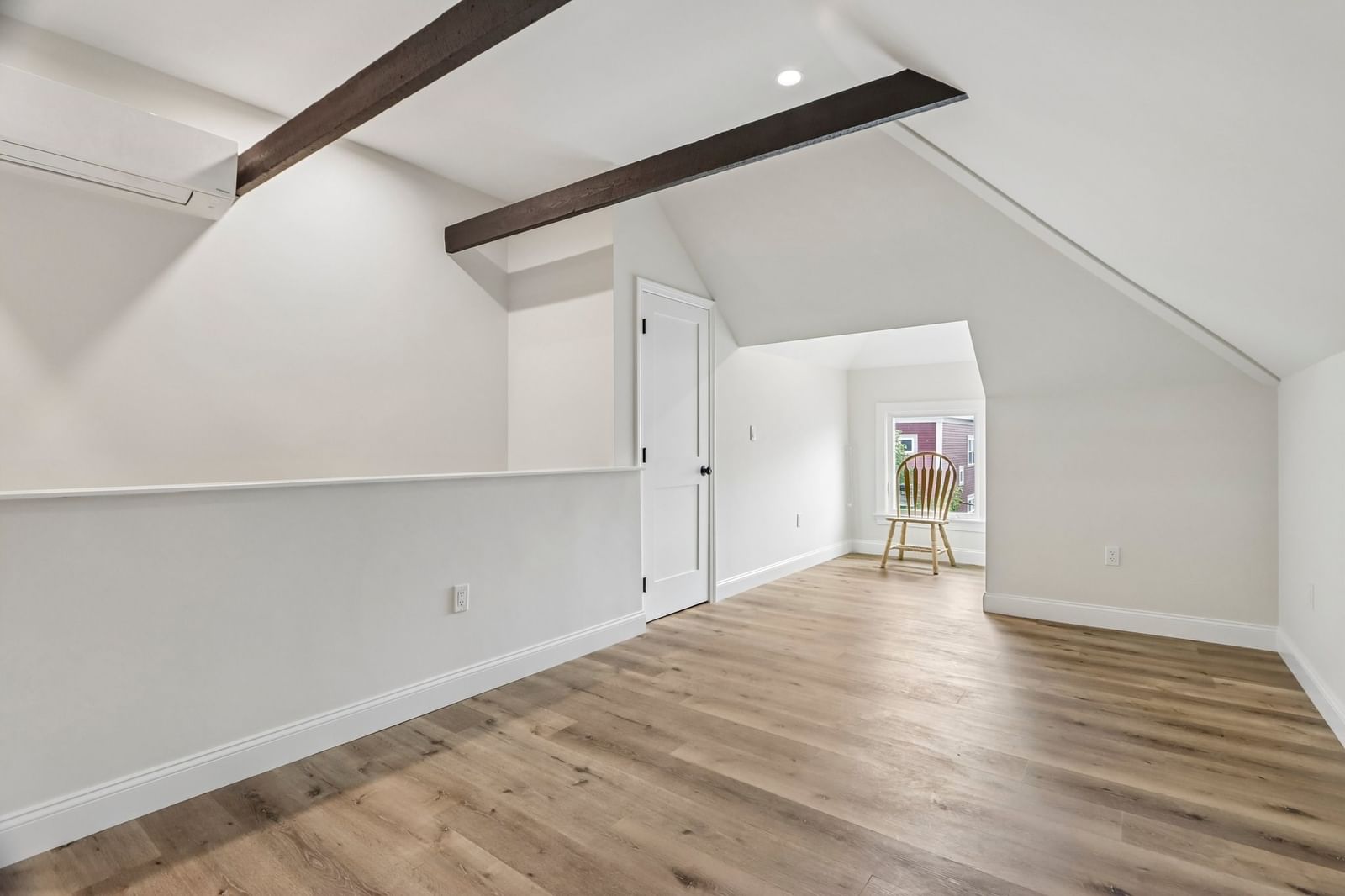15 Grant #15 Beverly — Photo 18 of 31