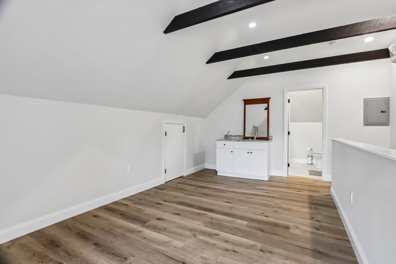 15 Grant #15 Beverly — Photo 20 of 31