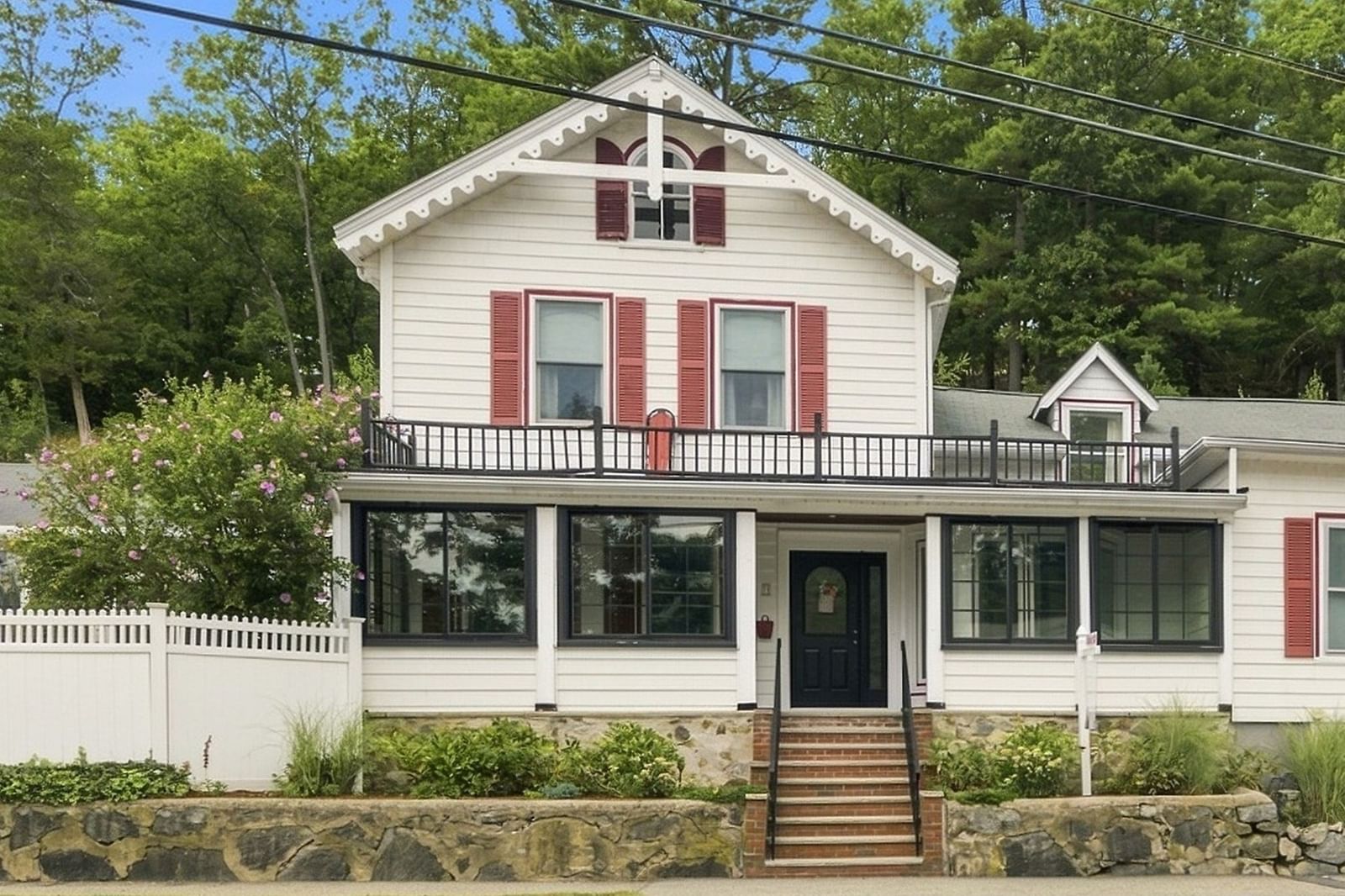 78 Oak St Wakefield — Photo 1 of 42