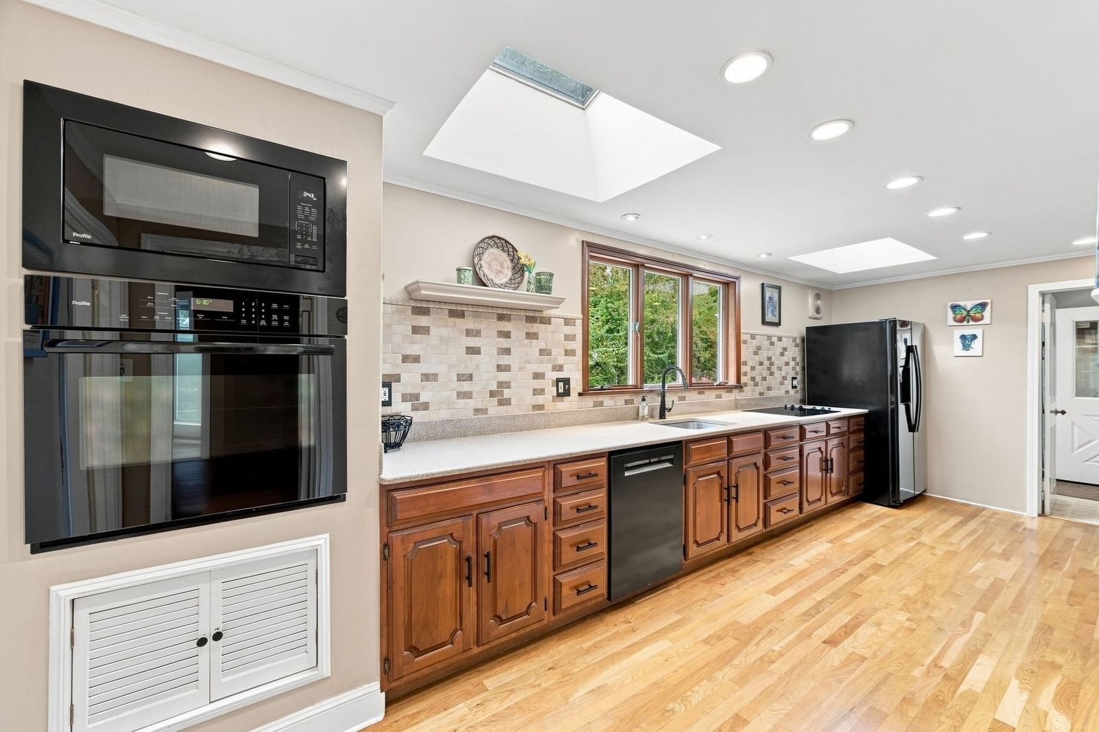 78 Oak St Wakefield — Photo 10 of 42