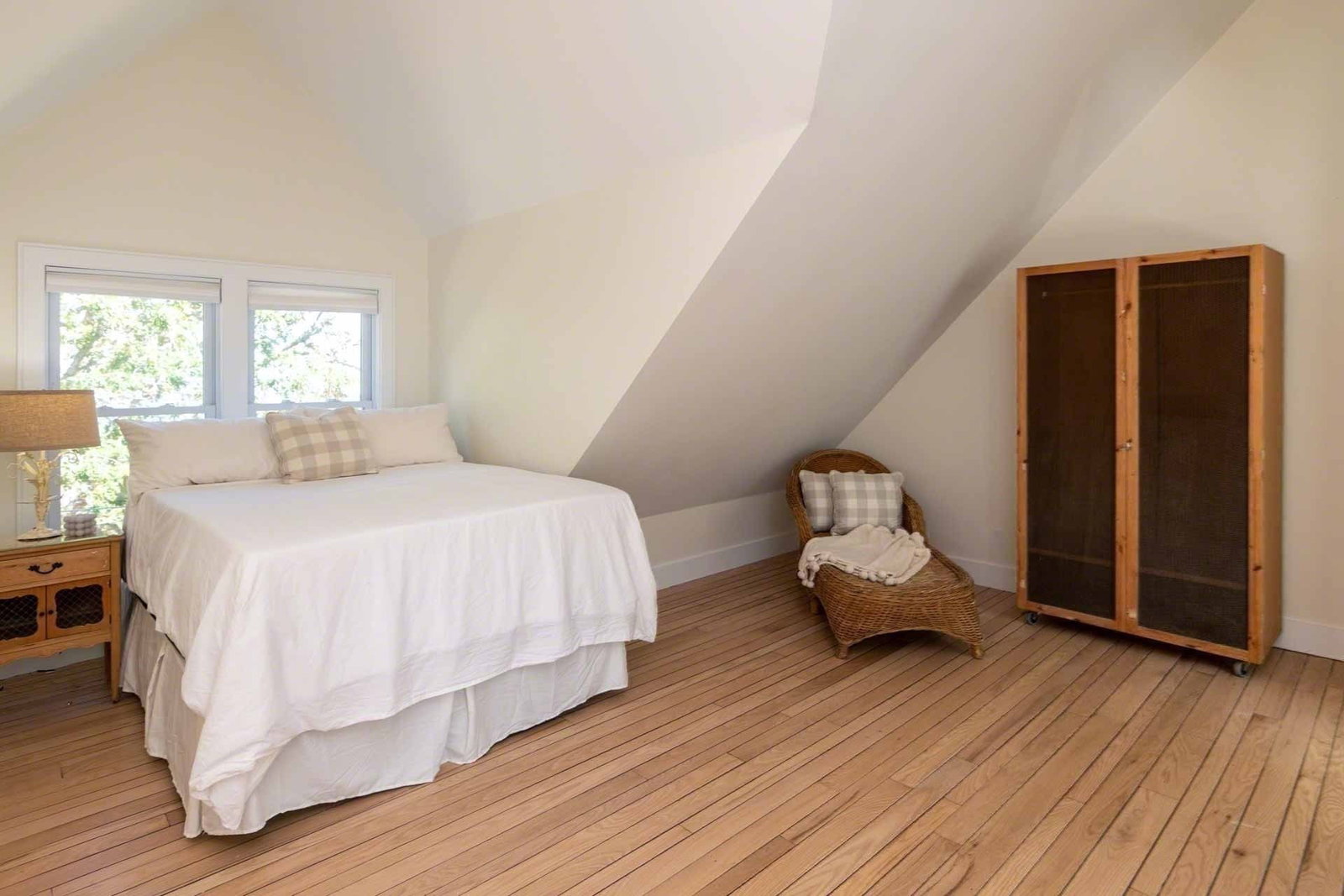 99 The Boulevard Edgartown — Photo 16 of 37