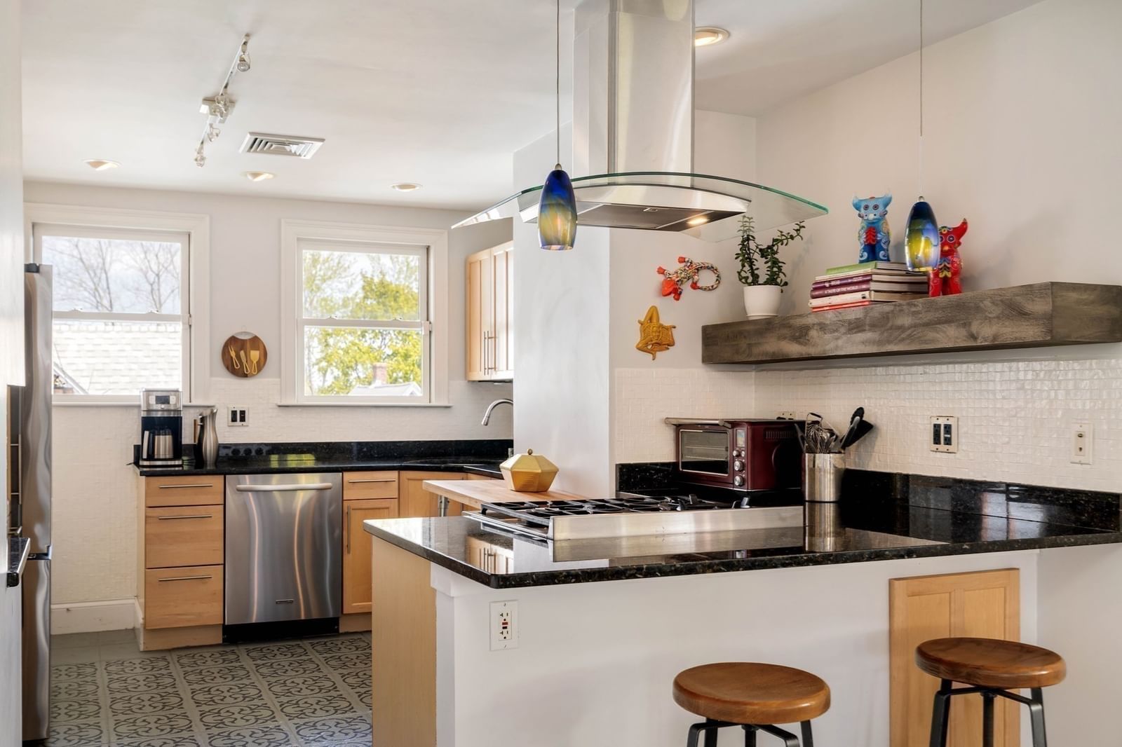 60 Dracut Street #5 Boston — Photo 2 of 42