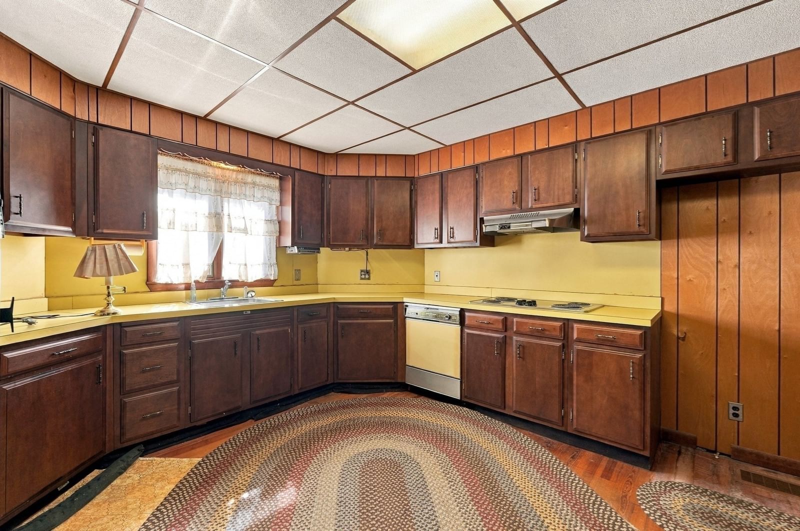 144 Swindells St Fall River — Photo 5 of 37