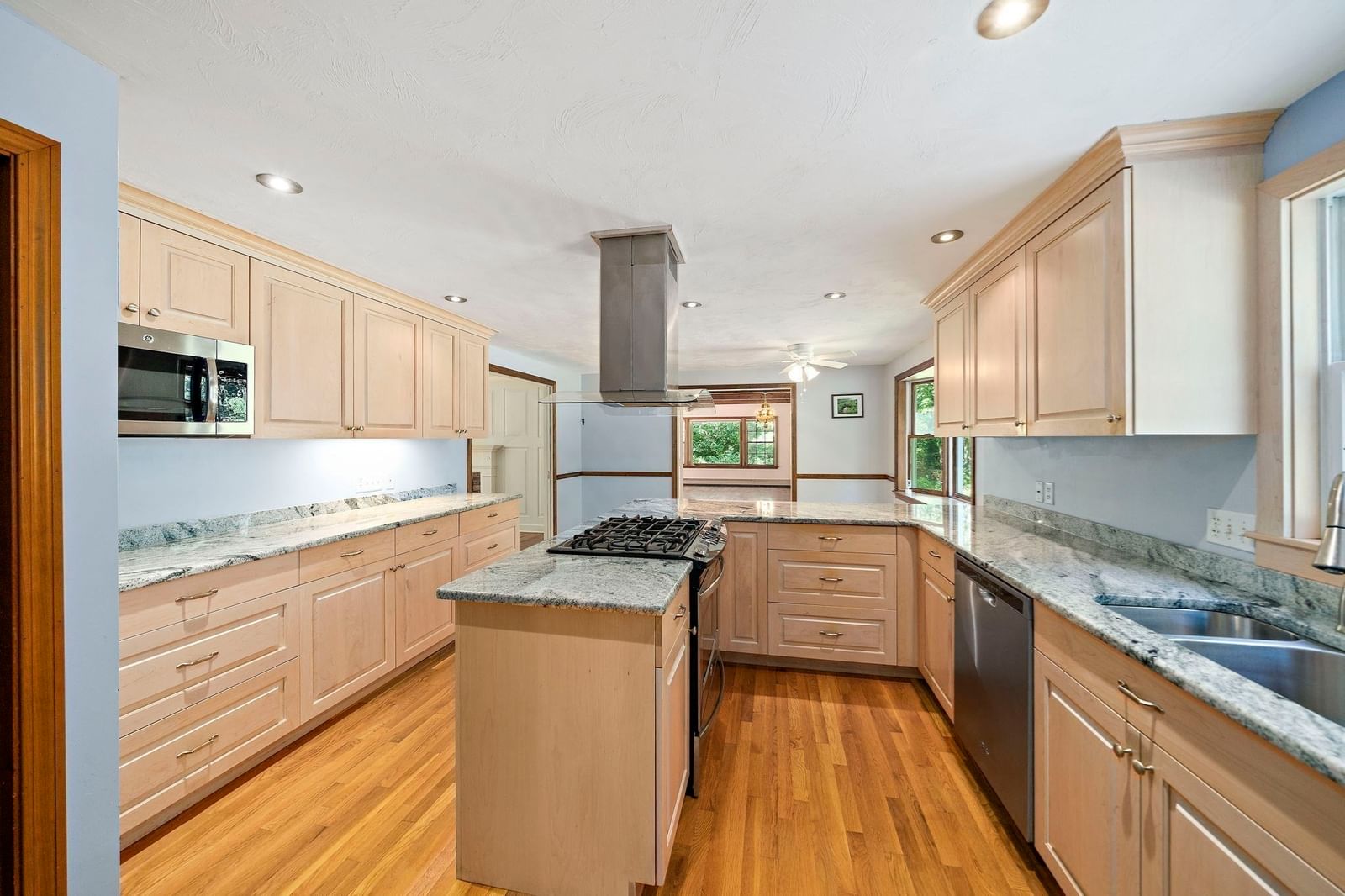 280 Wings Neck Rd Bourne — Photo 7 of 32
