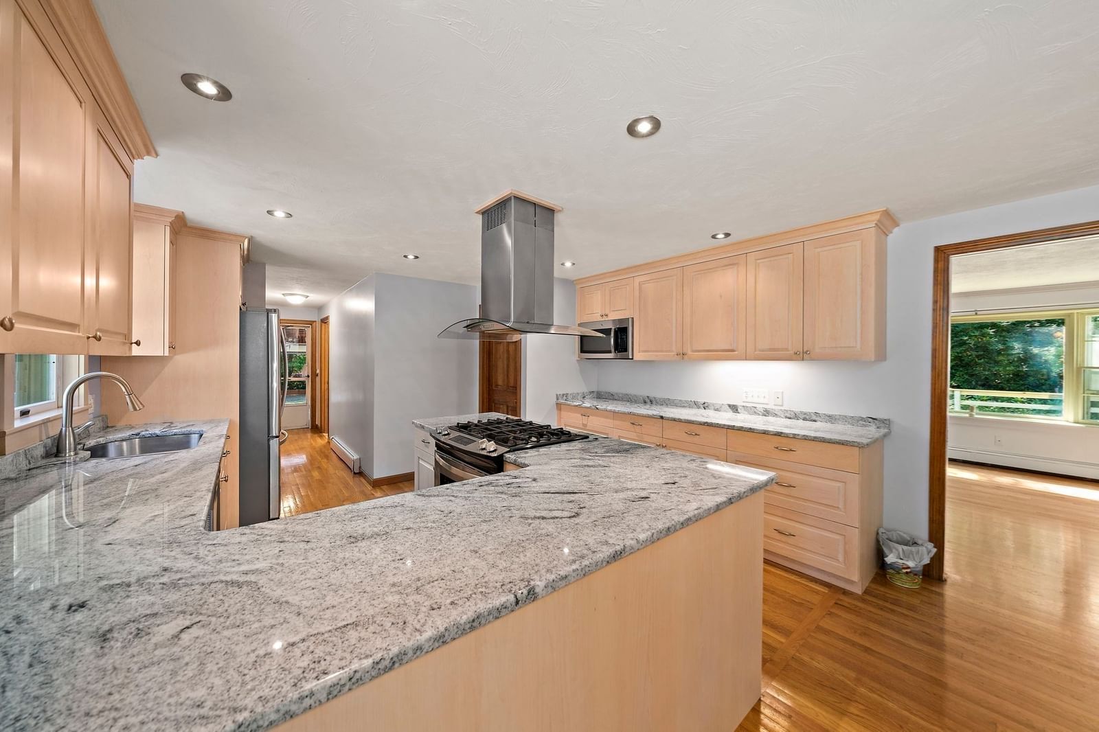 280 Wings Neck Rd Bourne — Photo 8 of 32