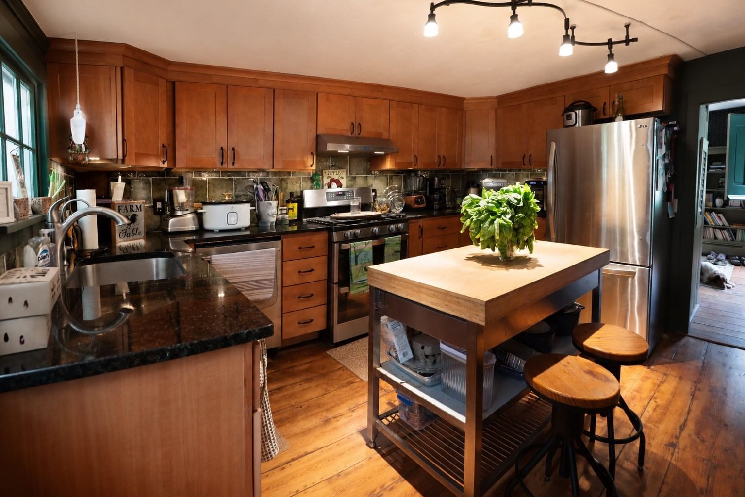 172 Skyline Trl Middlefield — Photo 6 of 18