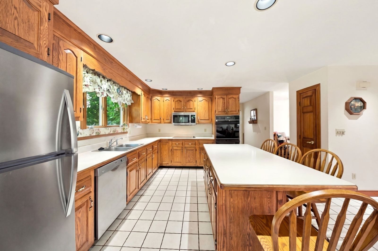 43 Santee Rd Brockton — Photo 4 of 37