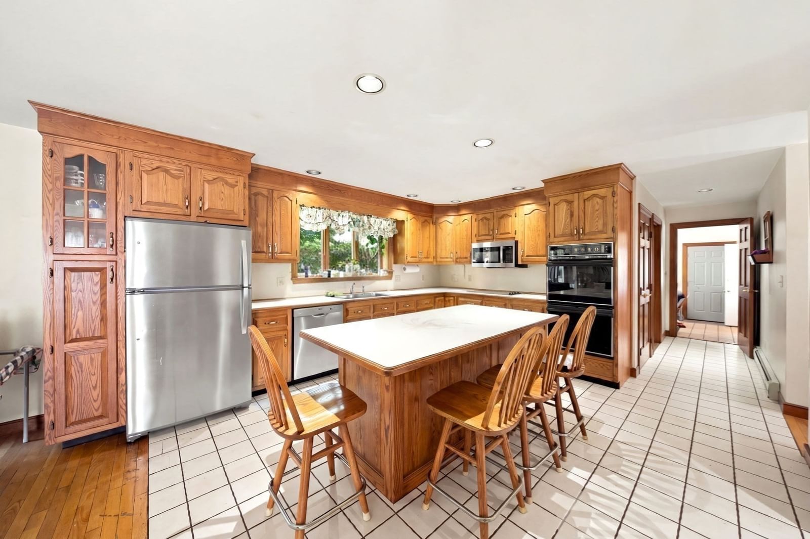 43 Santee Rd Brockton — Photo 5 of 37