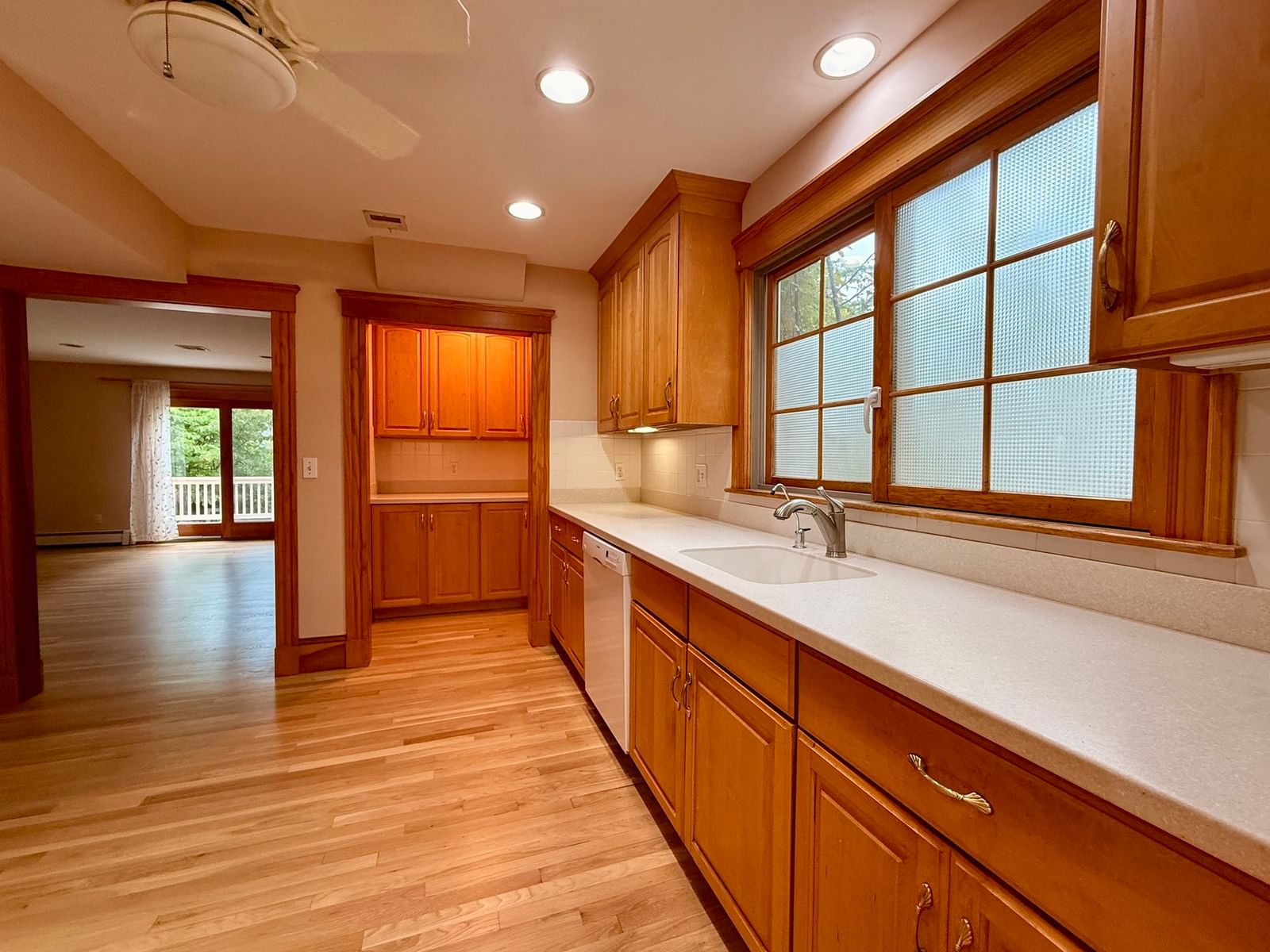 154 Pine Street Quincy — Photo 13 of 31