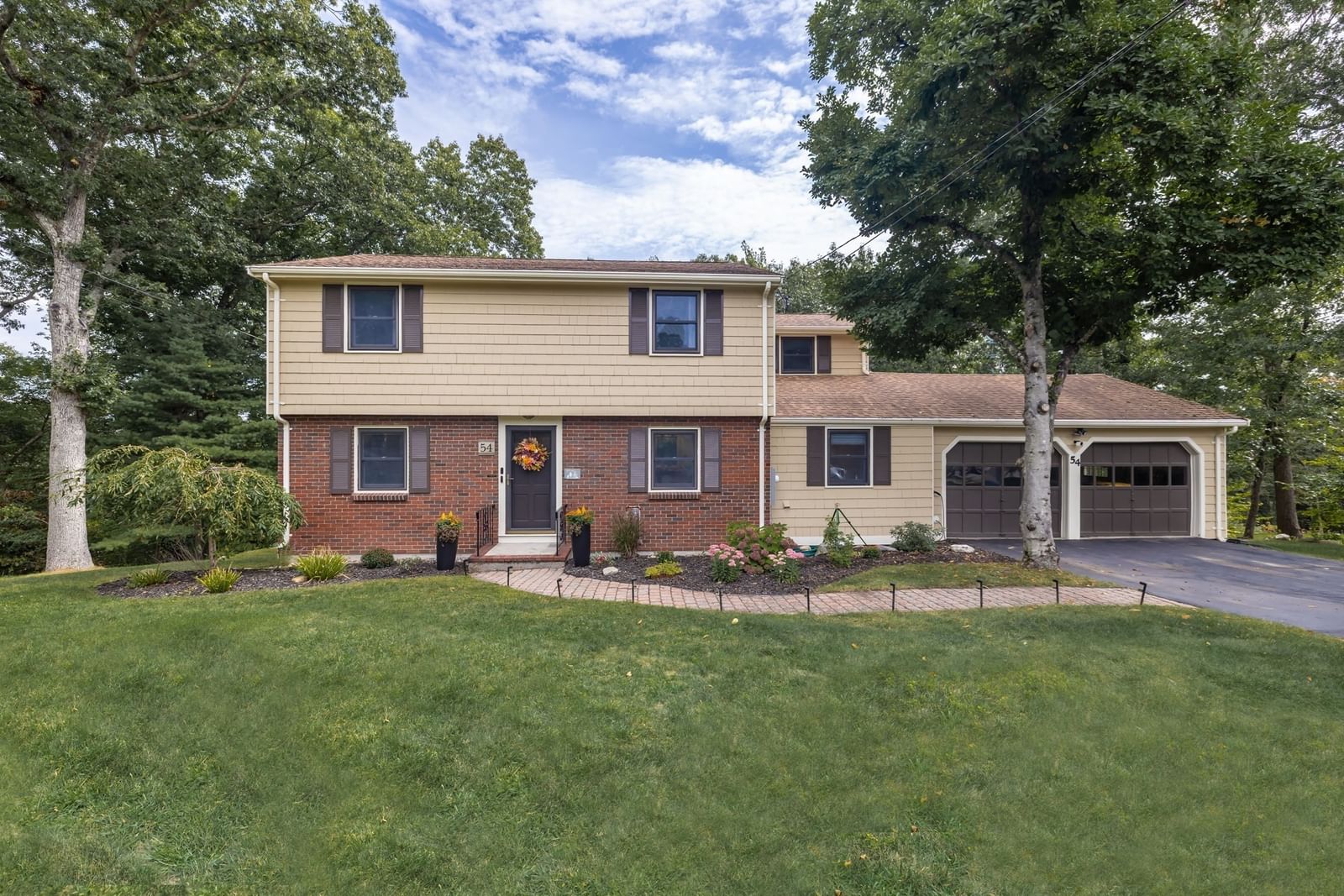 54 Checkerberry Ln Framingham — Photo 1 of 40