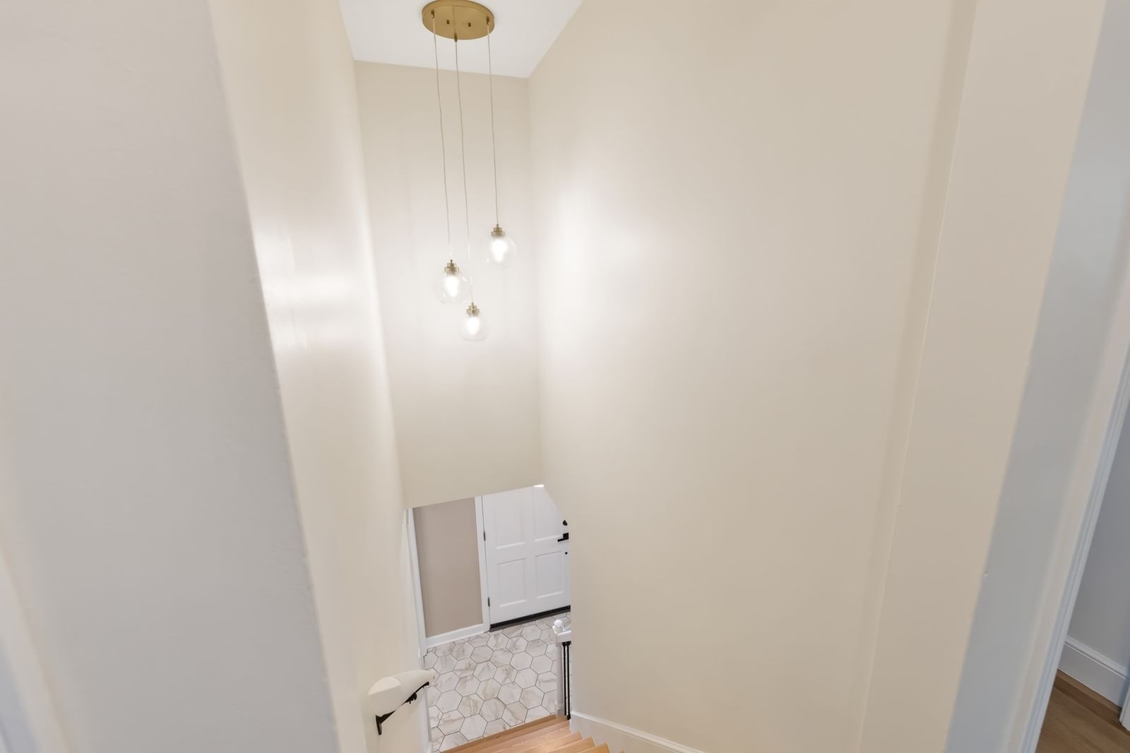 54 Checkerberry Ln Framingham — Photo 19 of 40