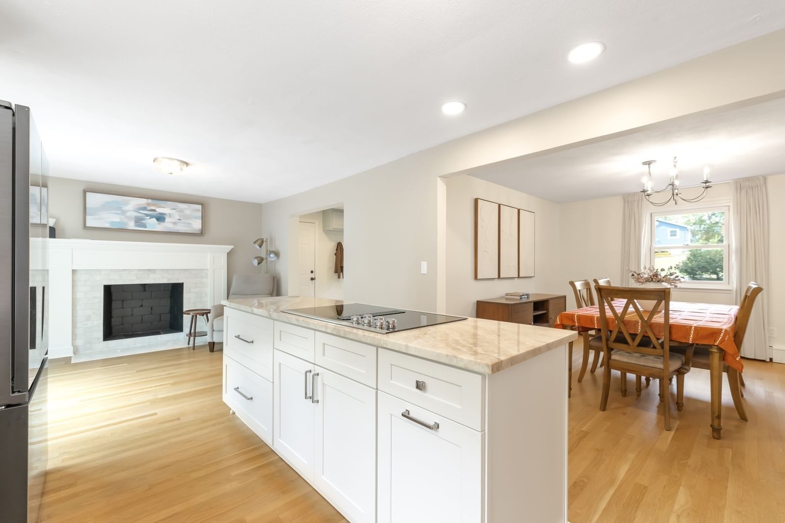 54 Checkerberry Ln Framingham — Photo 5 of 40