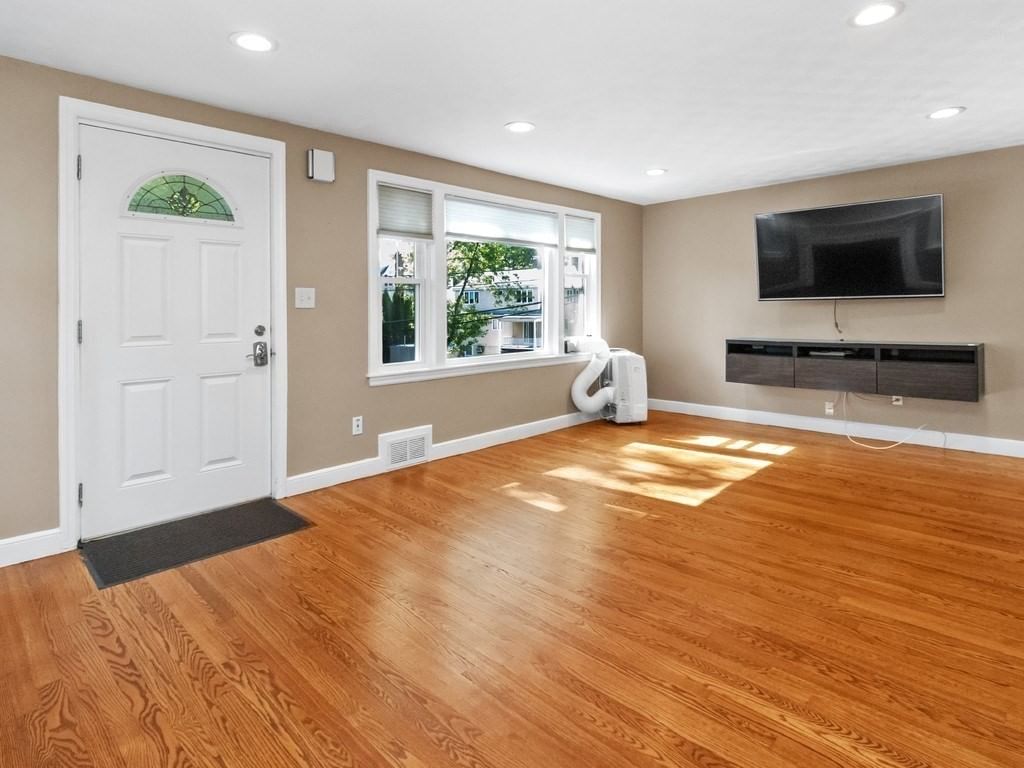 81 Wetherbee Road Waltham — Photo 12 of 42