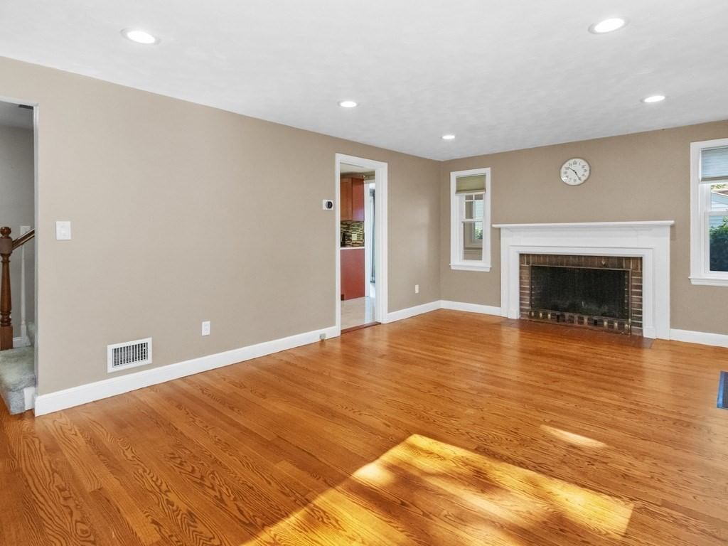 81 Wetherbee Road Waltham — Photo 9 of 42