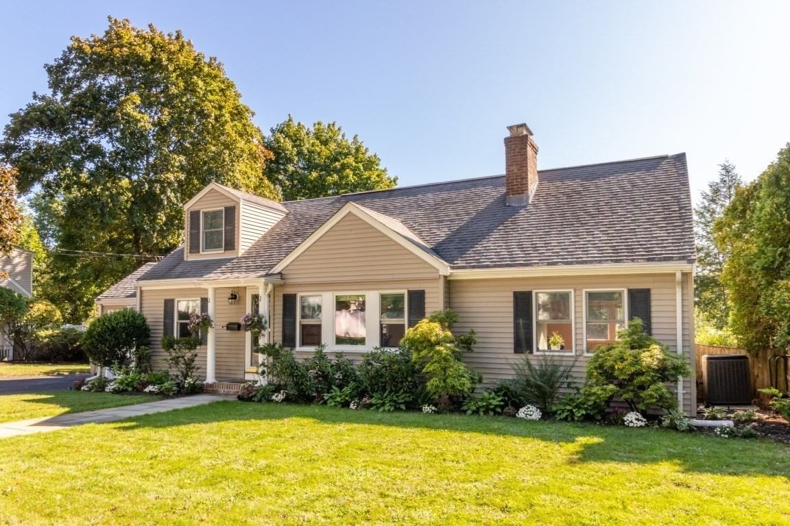 30 Colonial Avenue Waltham — Photo 2 of 42