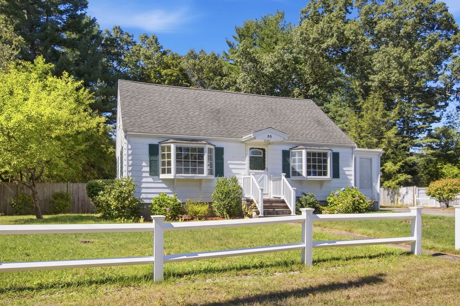 35 Marie St Tewksbury — Photo 4 of 42