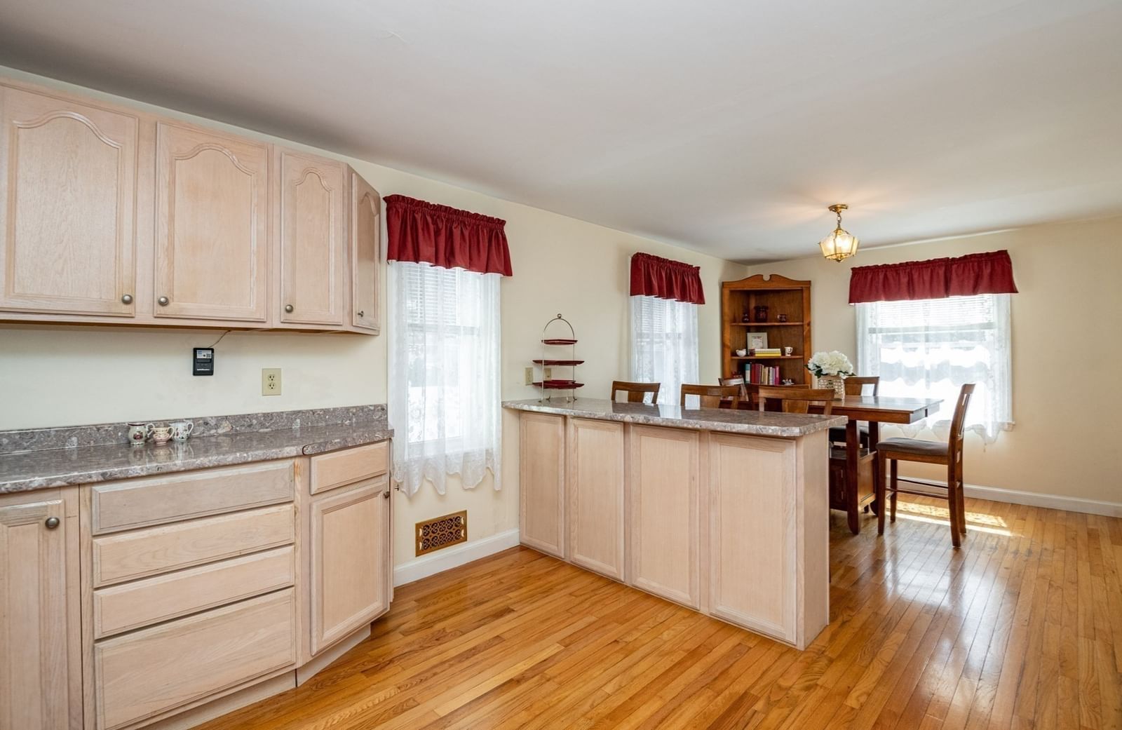 31 Eustis St. Saugus — Photo 18 of 42