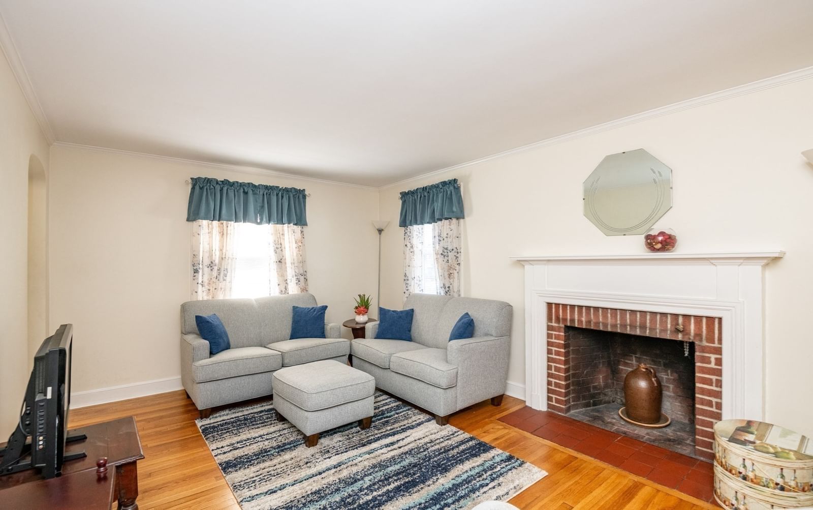 31 Eustis St. Saugus — Photo 6 of 42