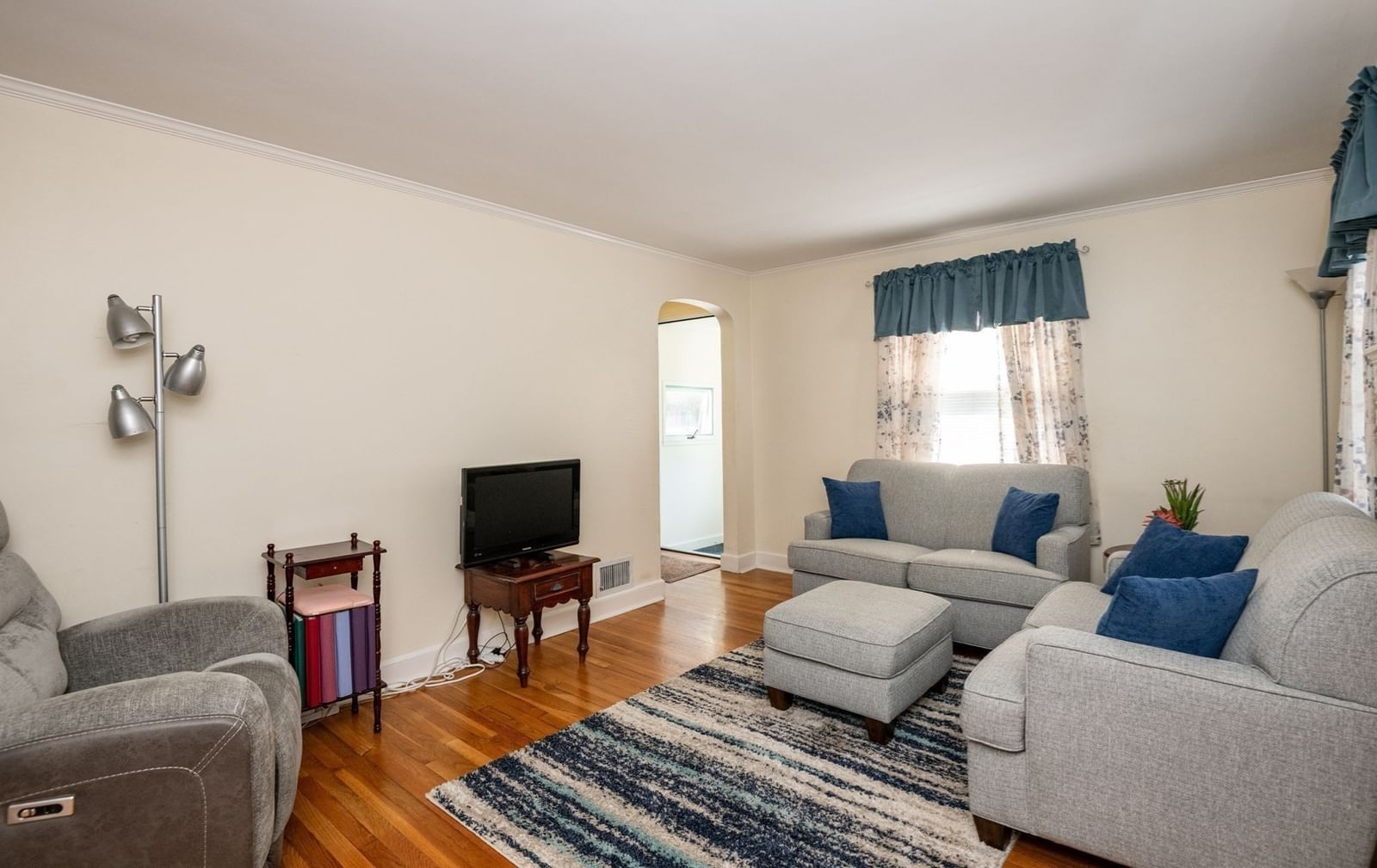 31 Eustis St. Saugus — Photo 8 of 42