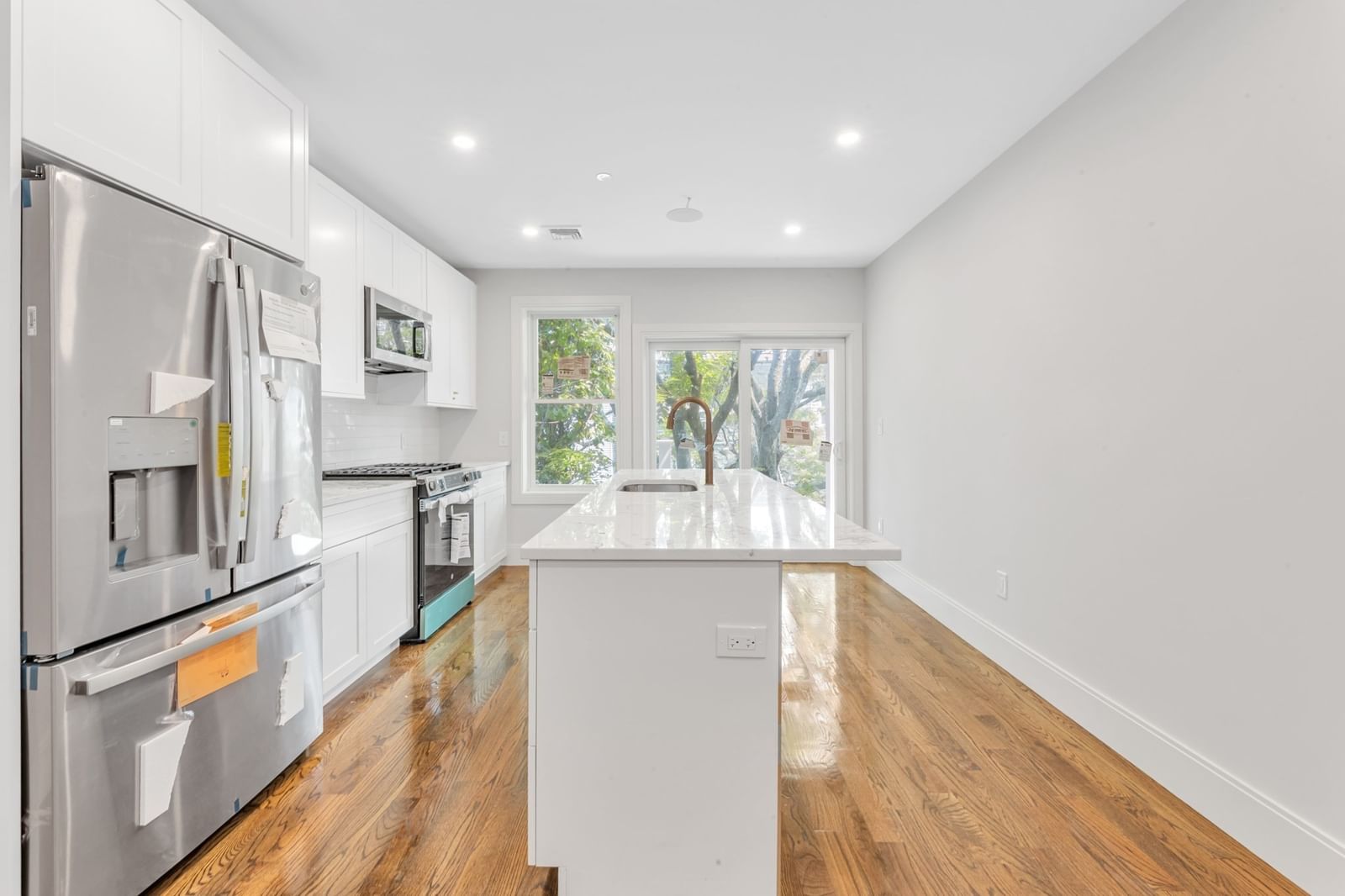 199 Havre St #6 Boston — Photo 2 of 17