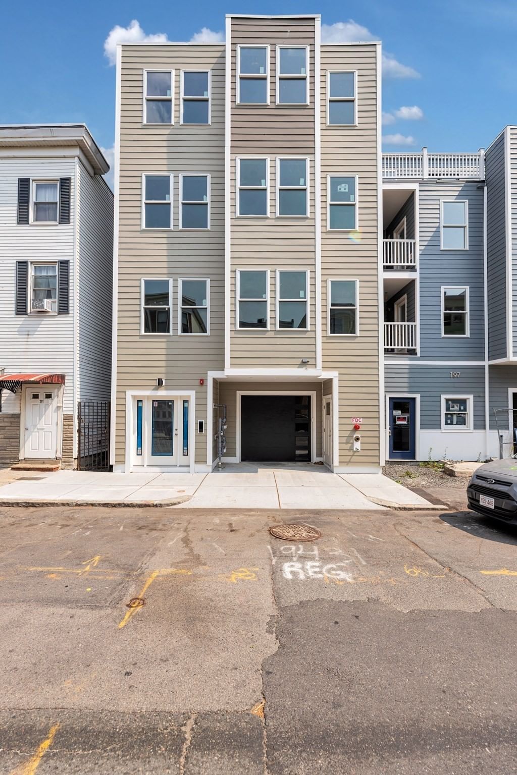 199 Havre St #6 Boston — Photo 3 of 17