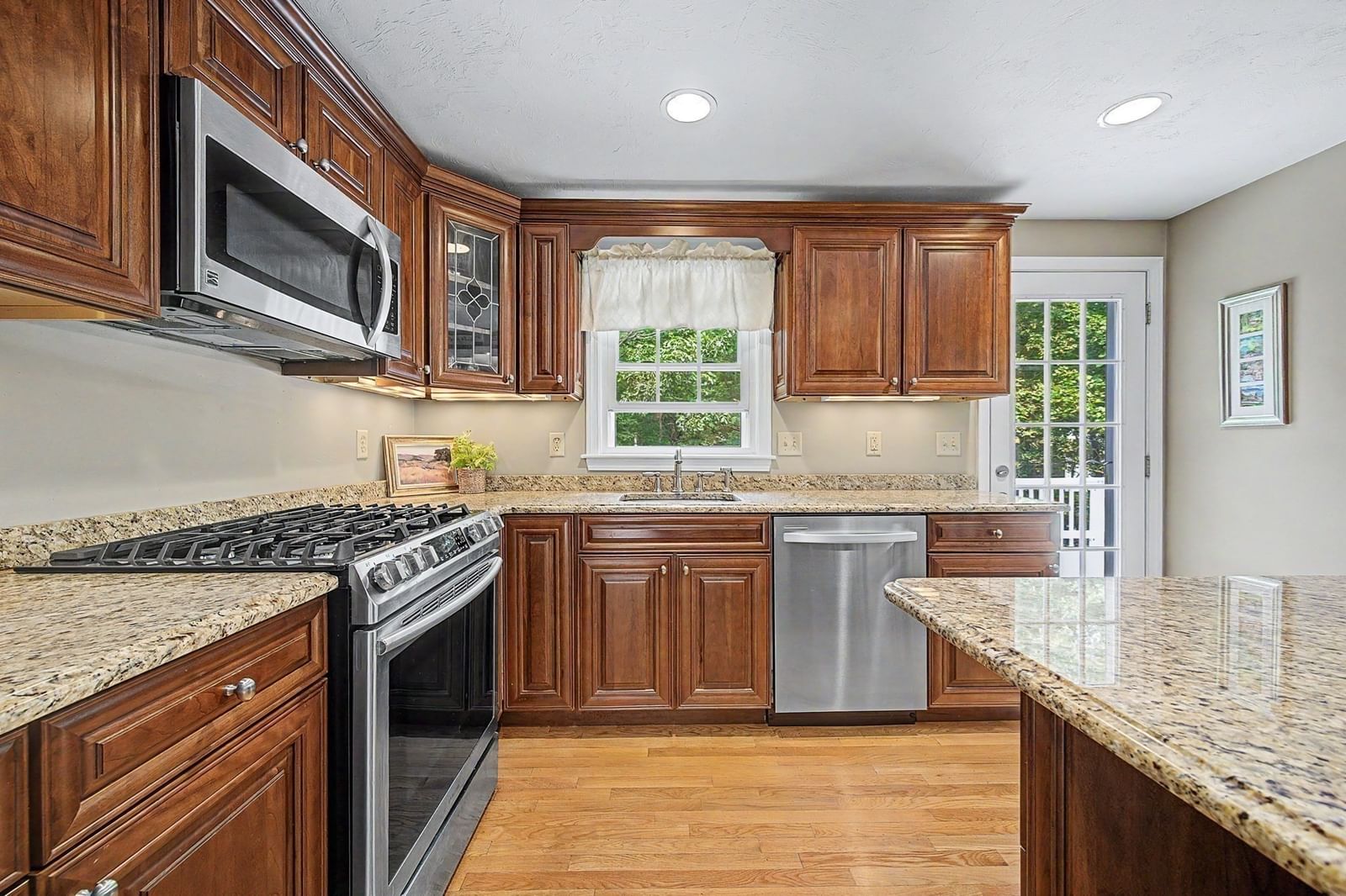 23 Evergreen Way Dedham — Photo 14 of 38