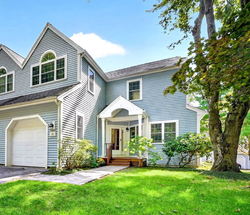 18 Knollwood Court Unit 18