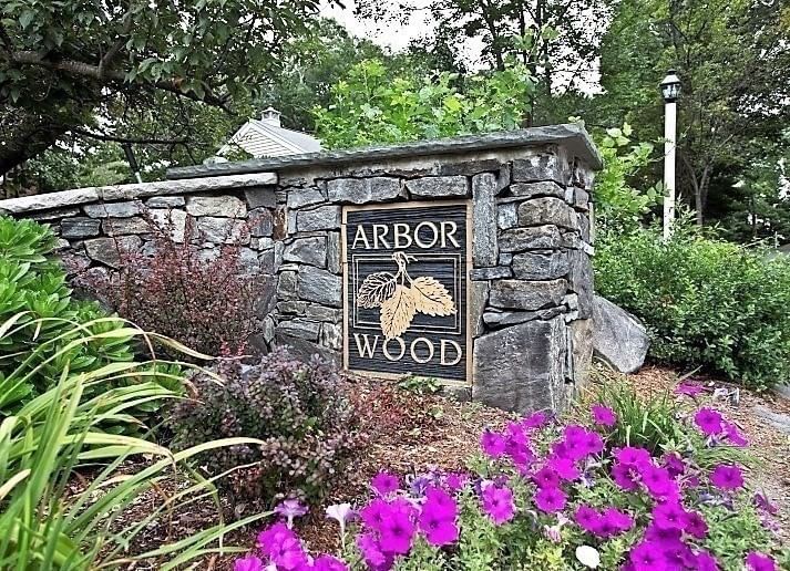 18 Knollwood Court #18 Burlington — Photo 26 of 27