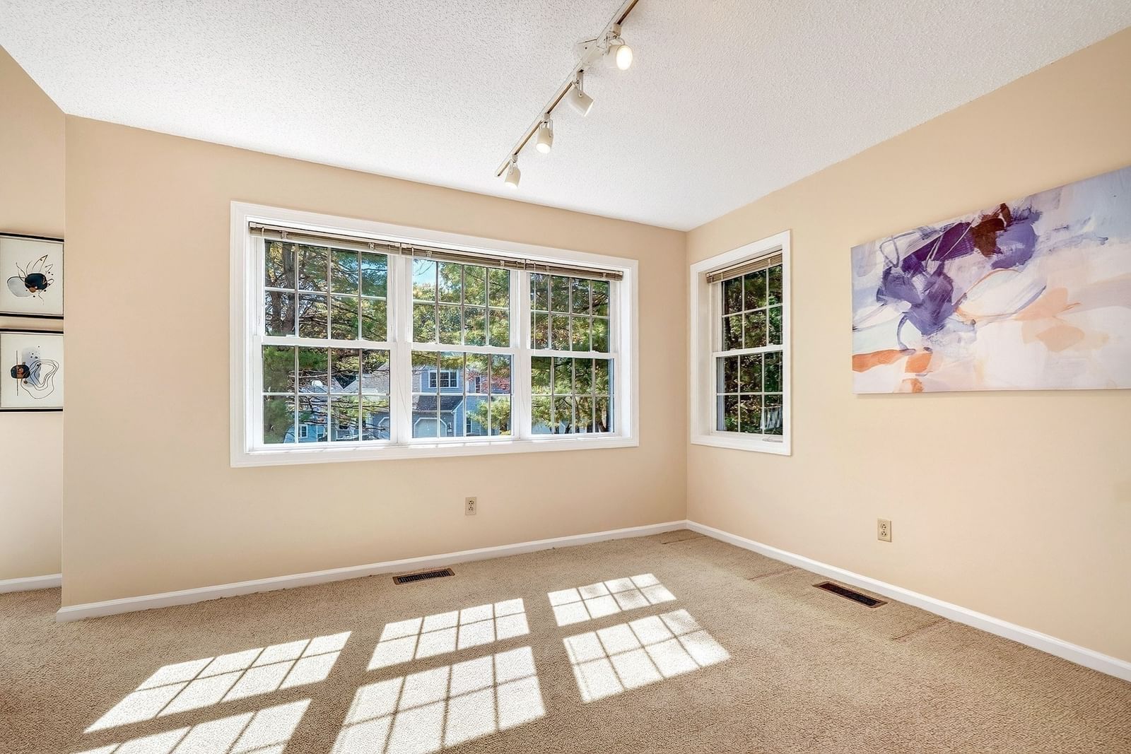 18 Knollwood Court #18 Burlington — Photo 5 of 27