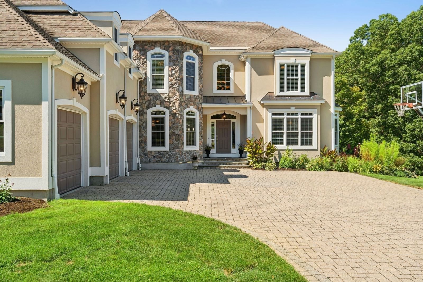 11 Turner Hill Rd Medfield — Photo 3 of 38