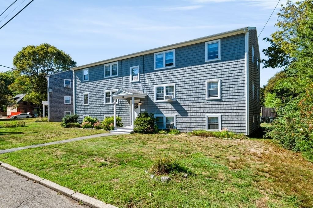 20 Beacon Ave #3 Newburyport — Photo 2 of 26