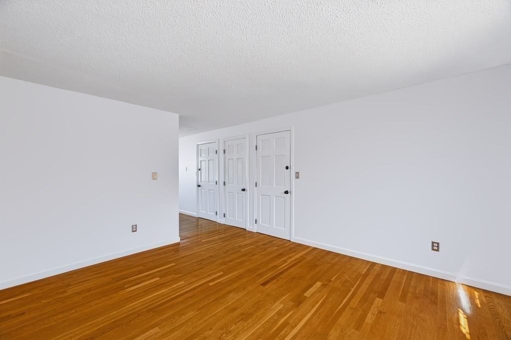 20 Beacon Ave #3 Newburyport — Photo 5 of 26