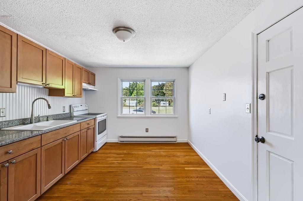20 Beacon Ave #3 Newburyport — Photo 9 of 26