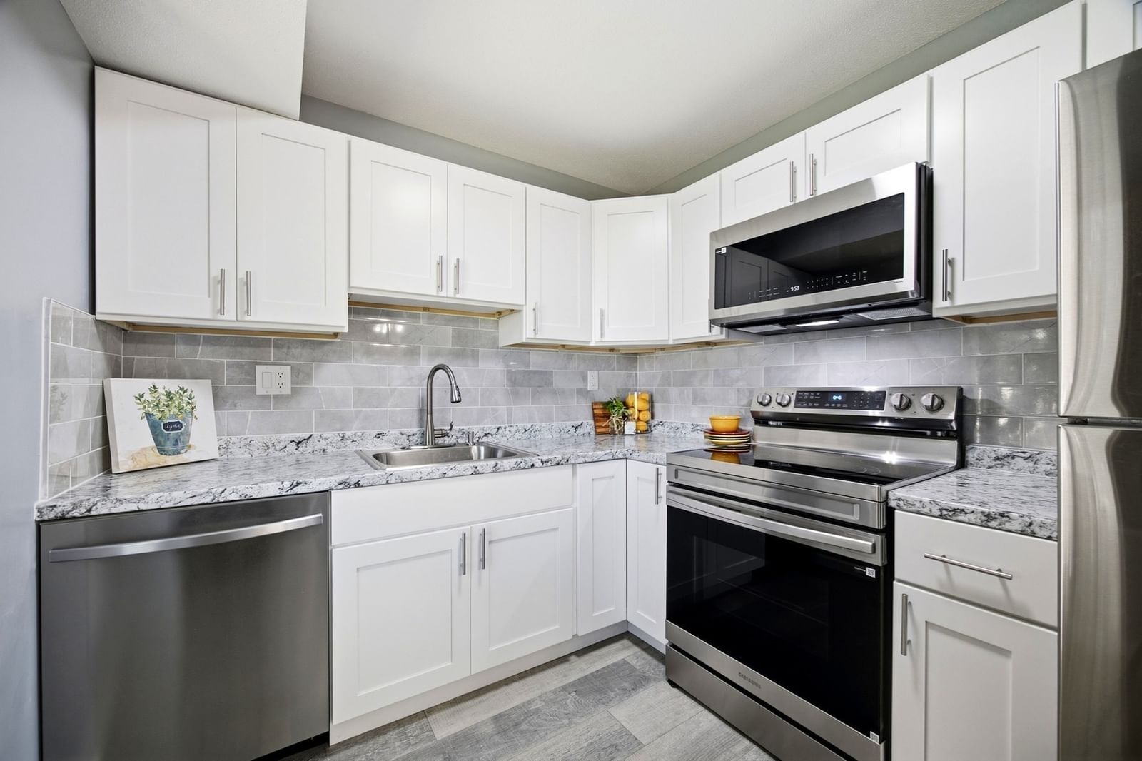 25 Nassau Dr #25 Springfield — Photo 3 of 30